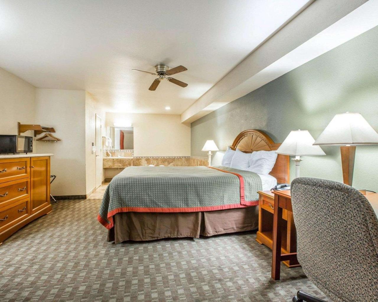 Rodeway Inn Delano Εξωτερικό φωτογραφία